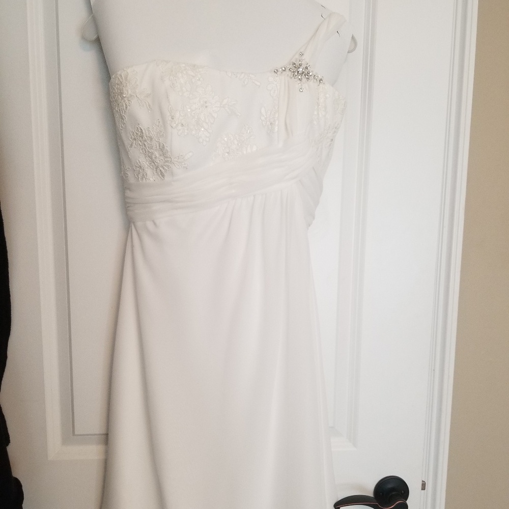 Off the shoulder Beautiful wedding dress